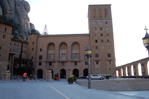 plaza dentro del monasterio