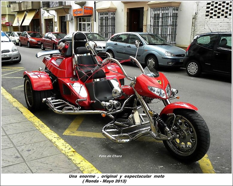 Una enorme y original moto