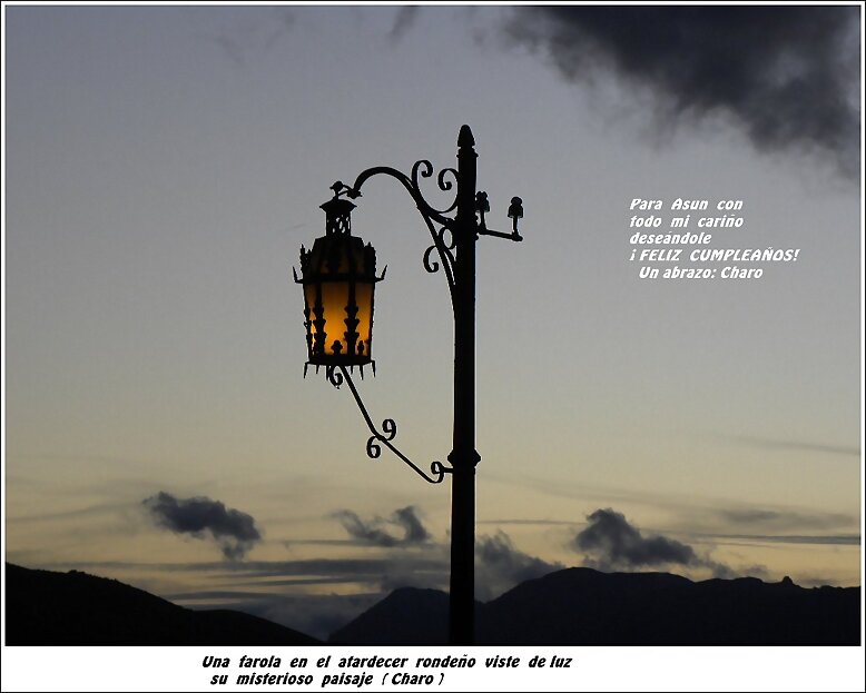 Una farola en el atardecer ...