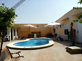Piscina con jacuzzi