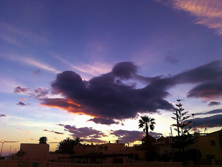 ATARDECER CON NUBES