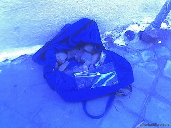 bolsa llena de piedras