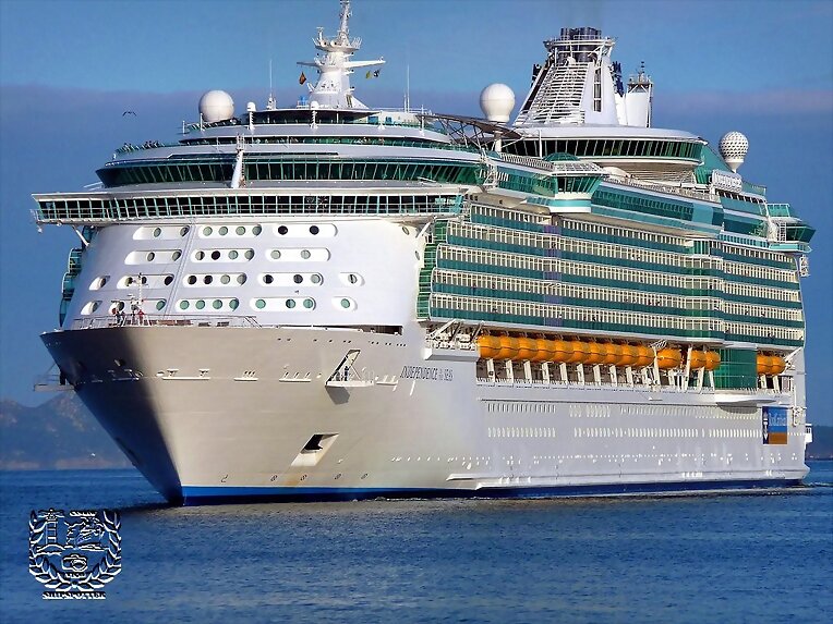 "MS Independence of the seas". Buque crucero turís