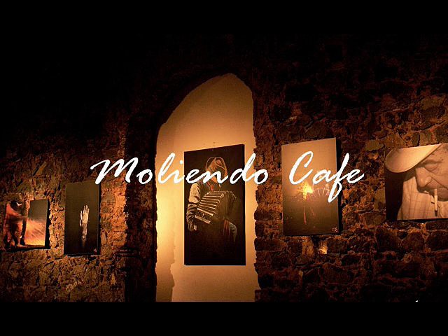 moliendo cafe