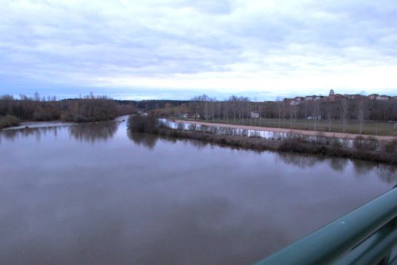 Río Crecido