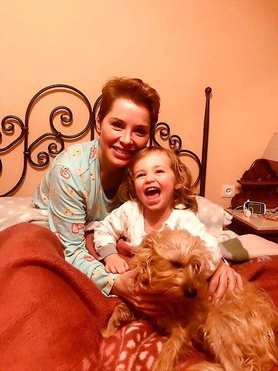 HOY MIÉRCOLES 9-1-2019, FOTO DE SORAYA CON SU HIJA