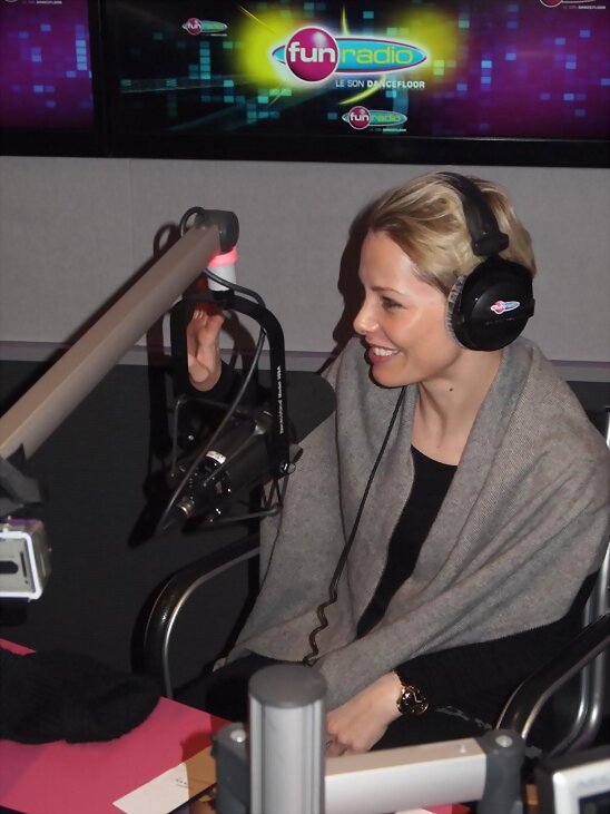 [HOY JUEVES 9-2-2012, FOTO DE SORAYA EN FUN RADIO]