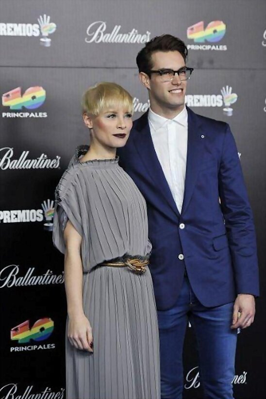 HOY LUNES 28-1-2013, FOTO EN LOS PREMIOS 40