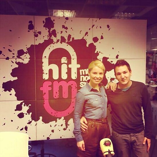 HOY VIERNES 8-3-2013, FOTO DE PROMO EN HIT FM