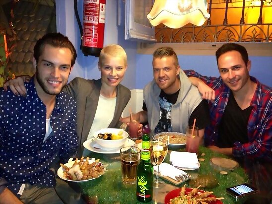 HOY MARTES 11-6-2013, FOTO SORAYA CON SUS AMIGOS