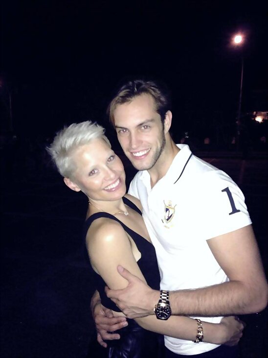 HOY VIERNES 23-8-2013, FOTO DE SORAYA CON SU NOVIO