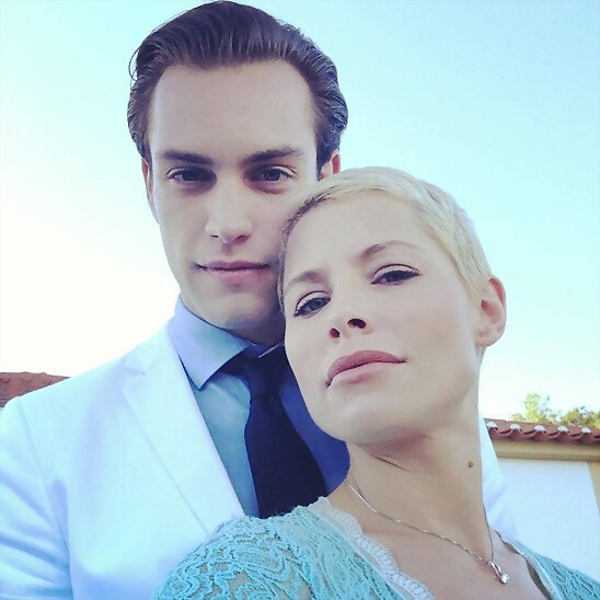 HOY JUEVES 12-9-2013, FOTO DE SORAYA CON SU NOVIO