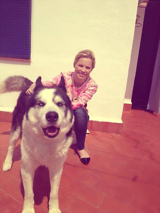 HOY LUNES 21-4-2014, FOTO DE SORAYA CON SU PERRO