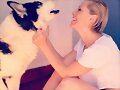 HOY JUEVES 4-12-2014, FOTO DE SORAYA CON SU PERRO