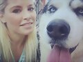 HOY JUEVES 9-4-2015, FOTO DE SORAYA CON SU PERRO