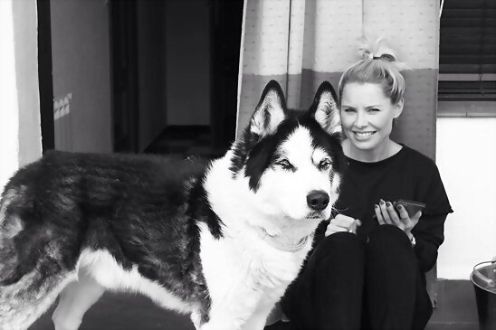 HOY JUEVES 30-4-2015, FOTO DE SORY CON SU PERRO