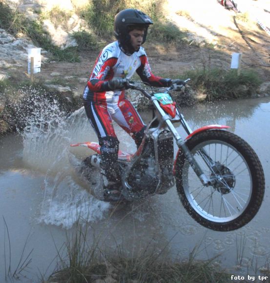 Moncholi por el agua.