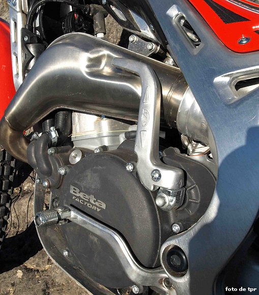 LADO IZQUIERDO DEL MOTOR.