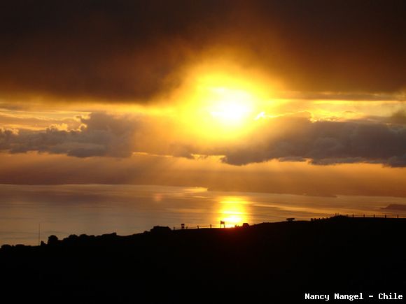 Atardecer en el Lago Llanquihue   (Chile)