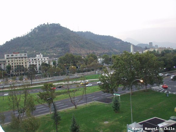 Vista hacia el Cerro San Cristobal  (Chile)