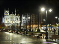 Xix&oacute;n at night