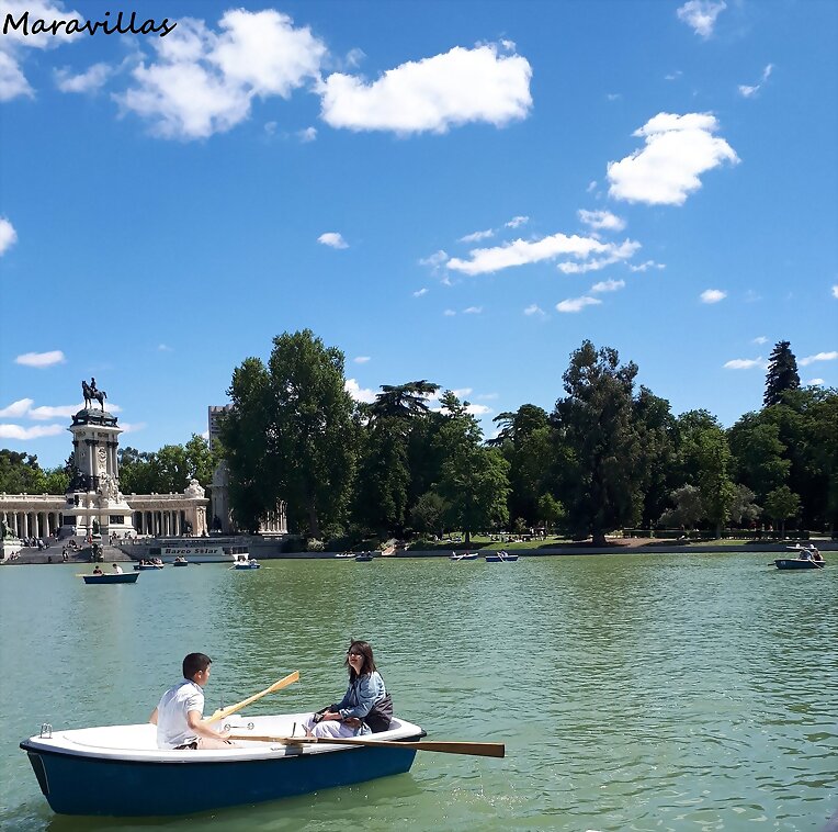 UN PASEO EN BARCA