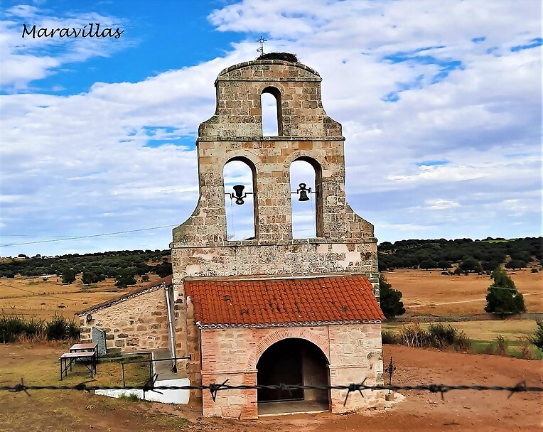 CIGÜEÑAS EN LOS CAMPANARIOS CAMPESTRES