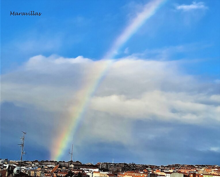 SIEMPRE QUE LLUEVE ESCAMPA