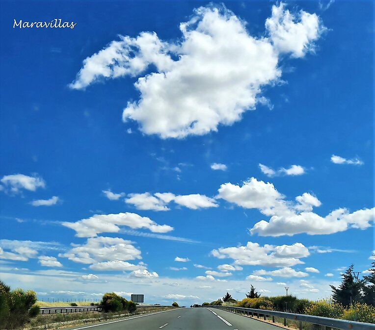 MIRANDO NUBES