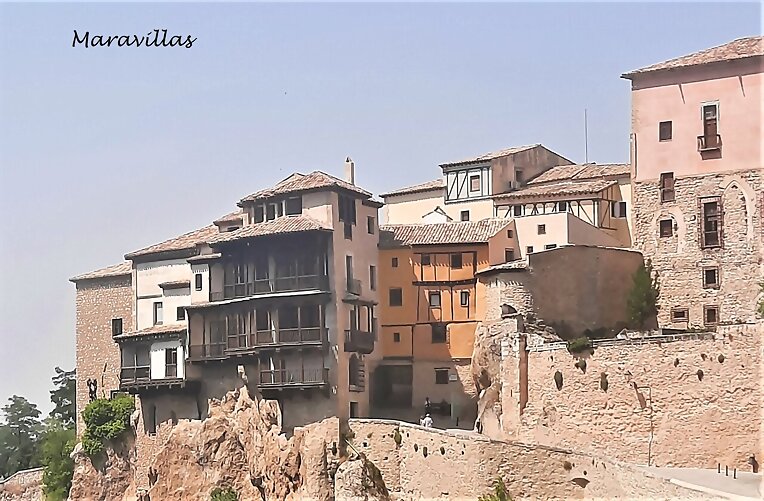 CASAS COLGADAS