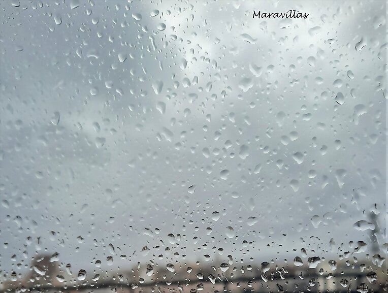BAJO LA LLUVIA