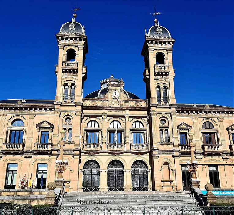 EL AYUNTAMIENTO