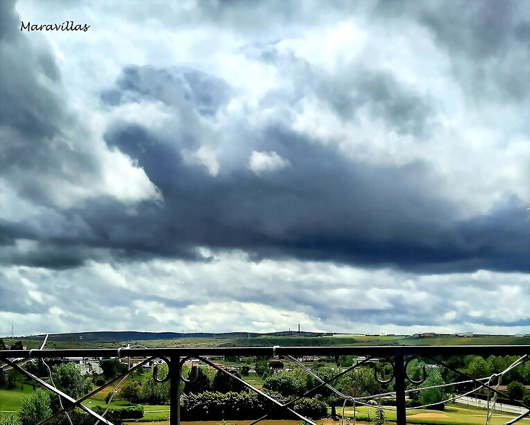NUBES AMENAZANTES