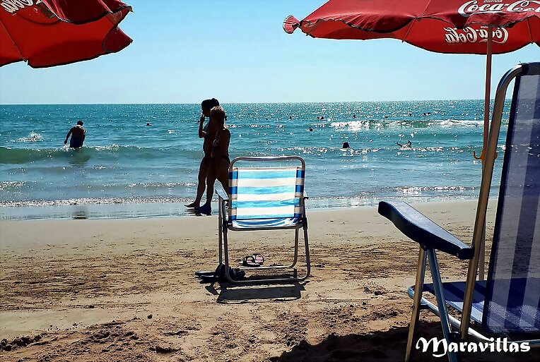 DE BAÑADORES Y PLAYAS