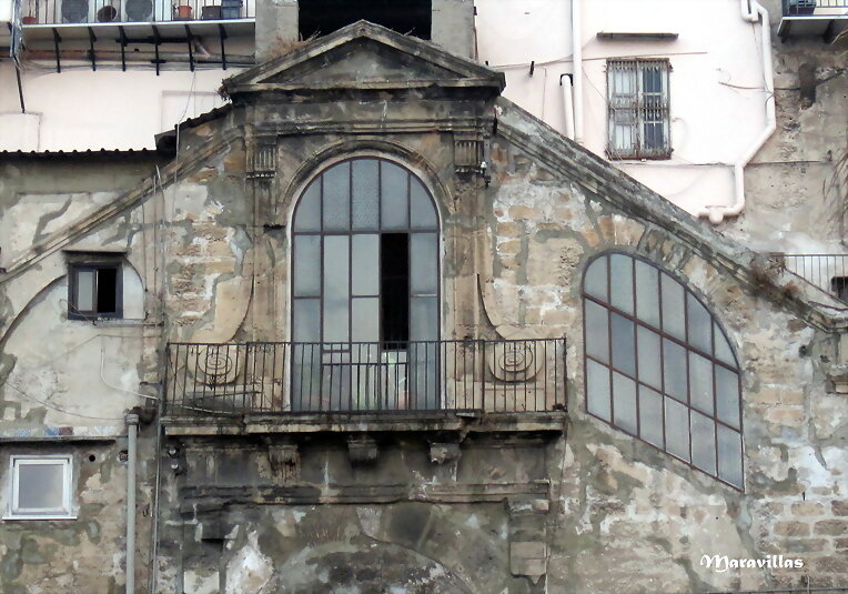 ENTRE RUINAS