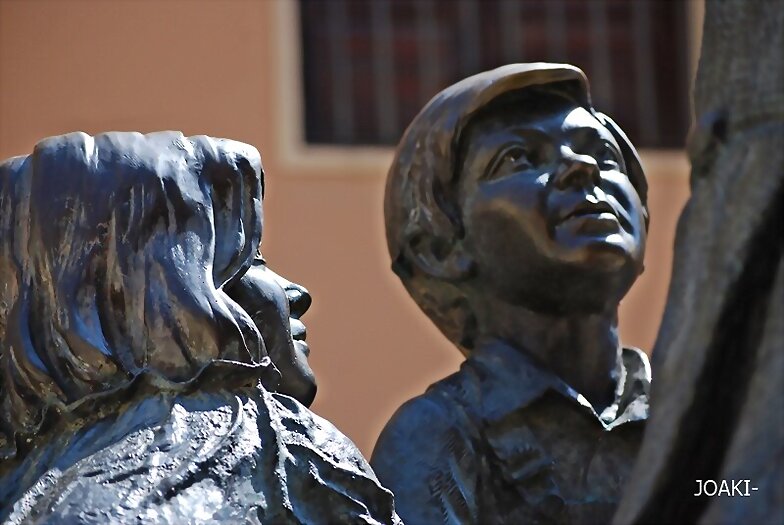 "CARAS,CARITAS,CAROTAS" -143-