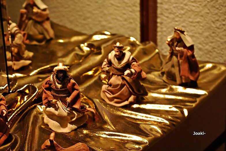 "YA VIENEN  LOS REYES POR LAS MONTAÑAS..."