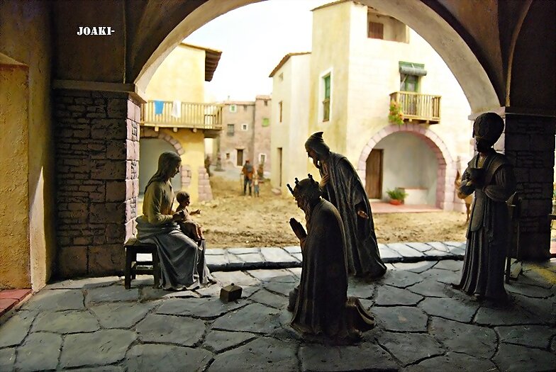 "YA VIENEN  LOS REYES POR LAS MONTAÑAS..."