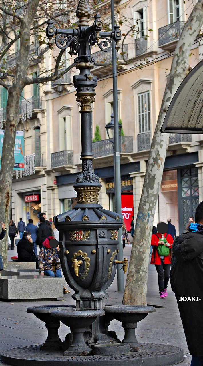 FUENTES-FAROLAS "CANALETAS" , en Barcelona .