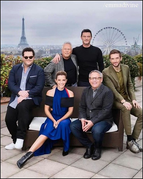 Emma y actores de la Bella y la Bestia en Paris
