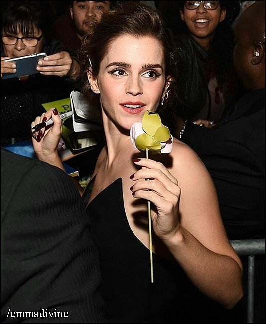 Emma Watson - Premiere de la Bella y la Bestia
