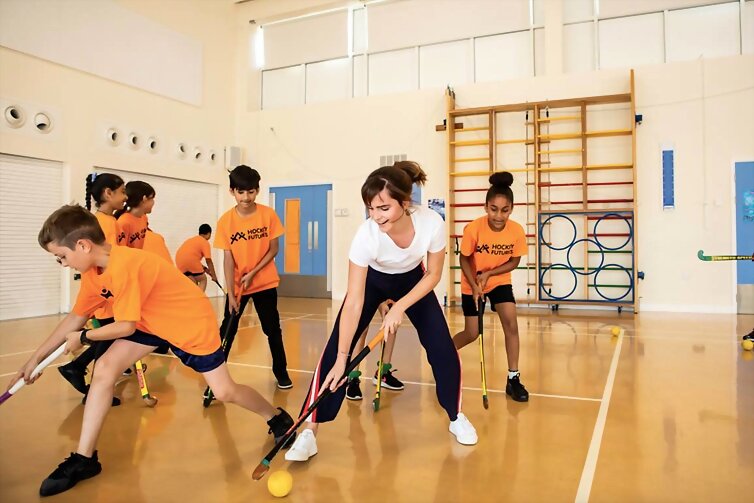 Emma Watson de visita a un colegio de primaria