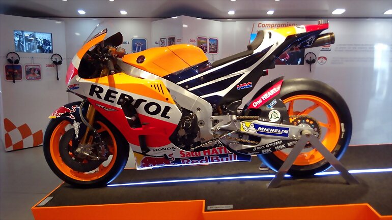 EXPOSICION DEL EQUIPO REPSOL 2017