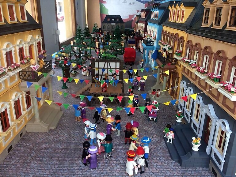 FERIA MODERNISTA EN PLAYMOBIL