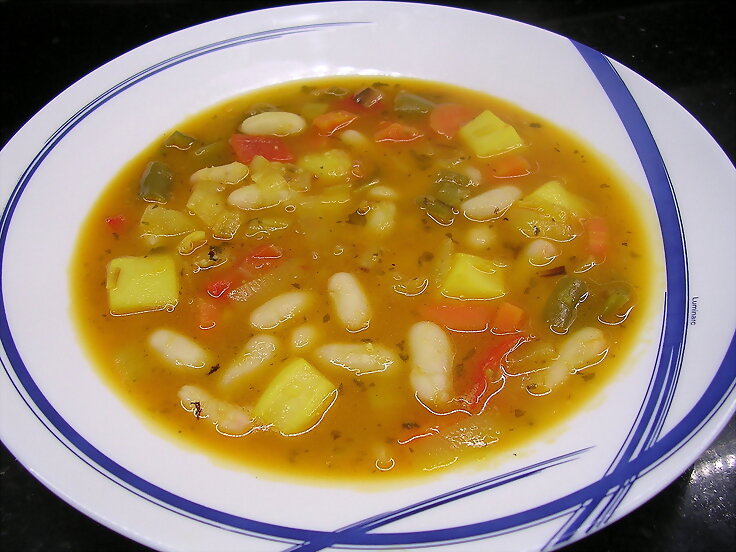 Alubias con sepia y vegetales